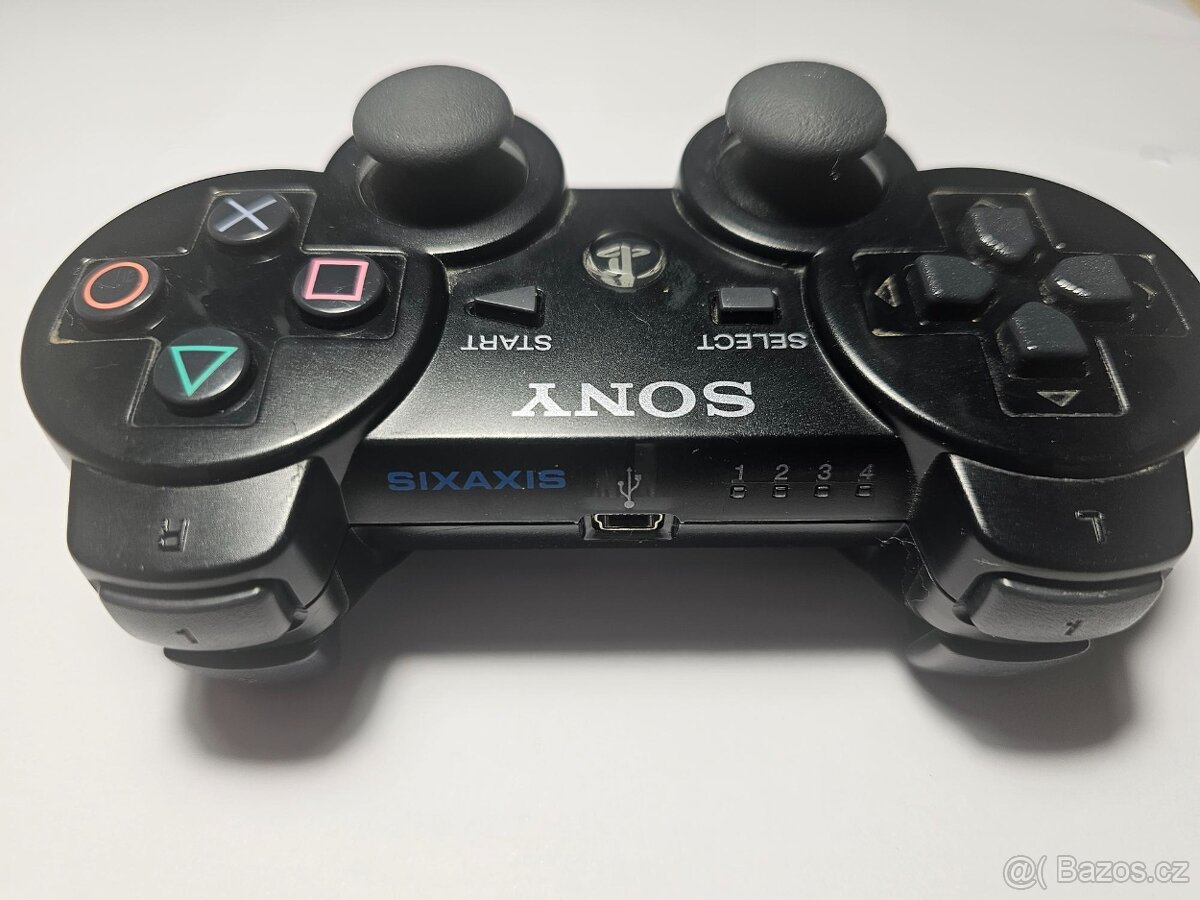 Původní model ovladače PS3