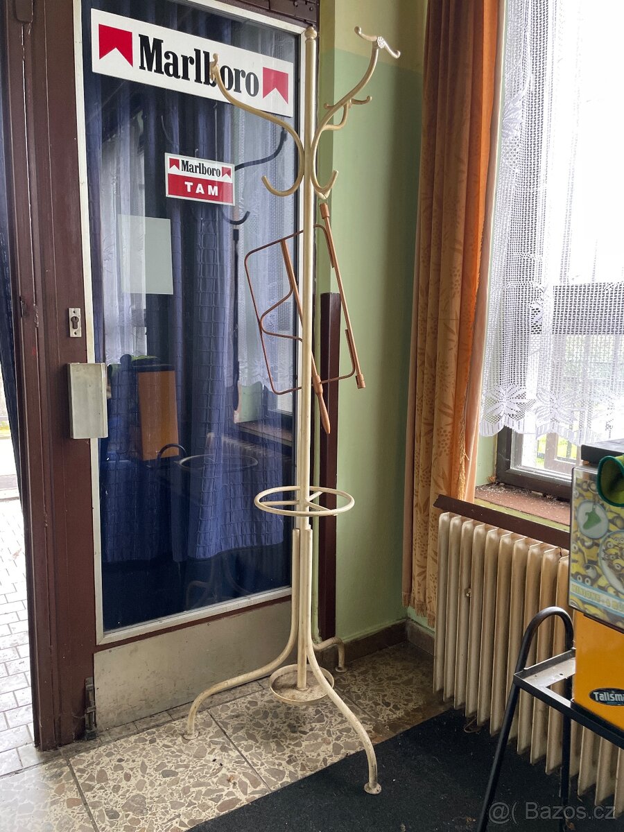 Věšák