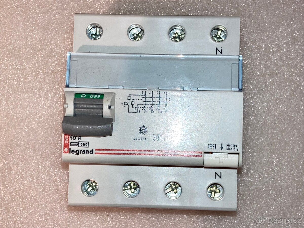 Proudový chránič Legrand 40A 300