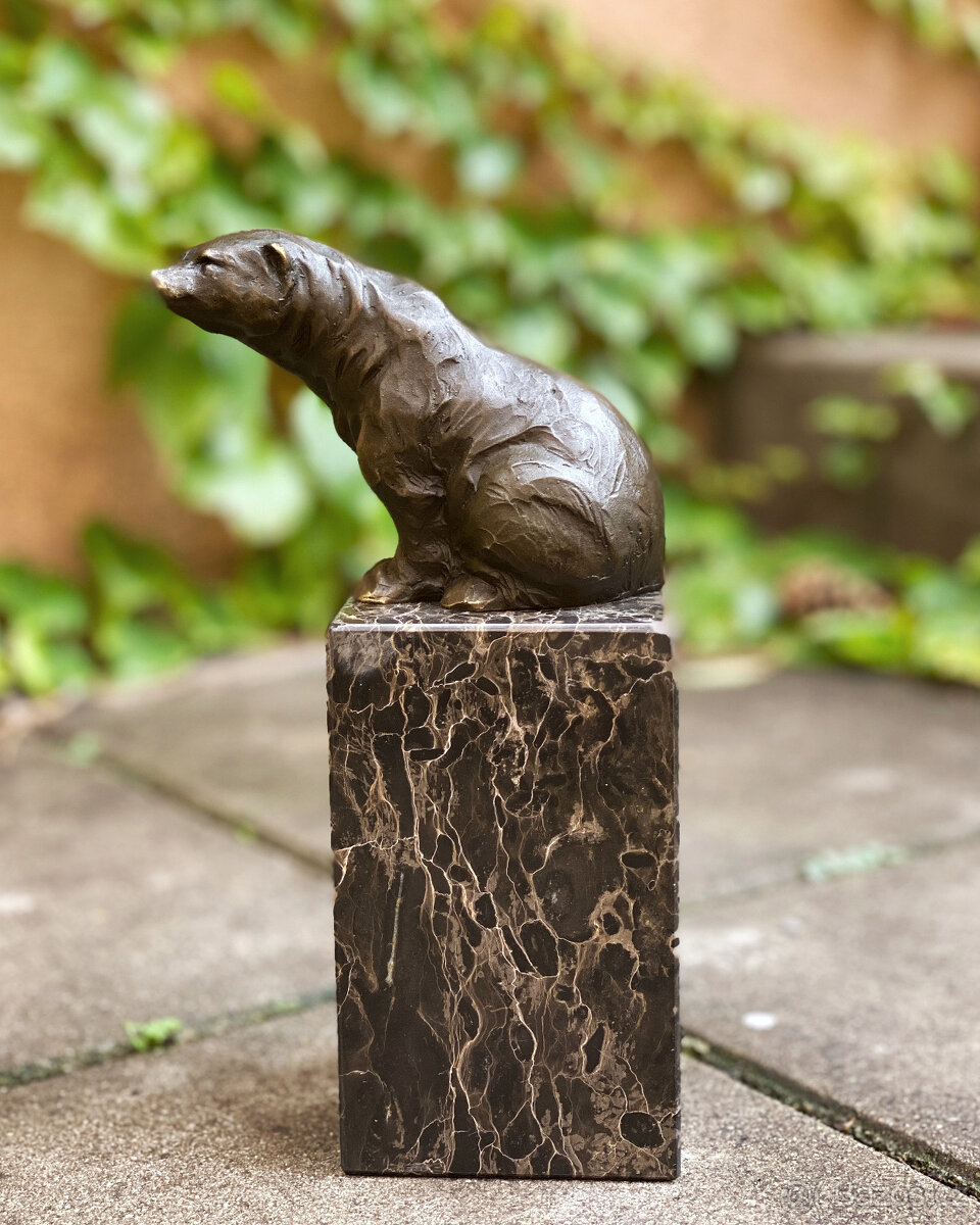 Bronzová socha soška - MEDVĚD soška z bronzu figurka