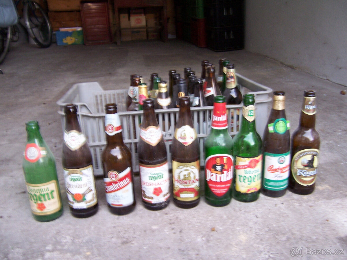 Skleněné lahve od piva, české, retro