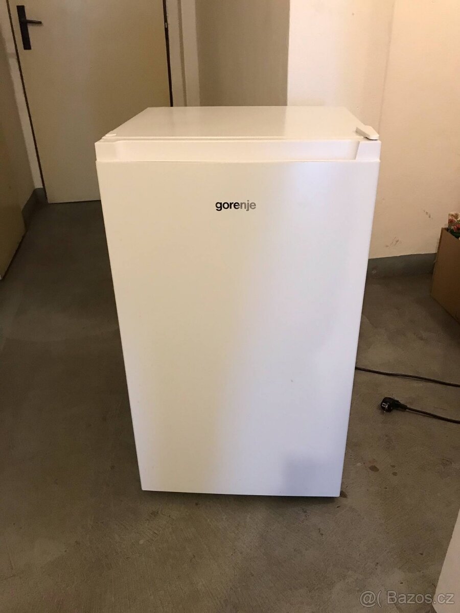 Malá lednička s mrazáčkem-Gorenje chladnicka RB39EPW4