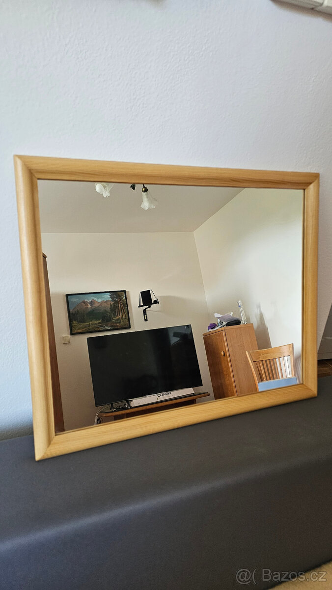 Zrcadlo 50x40 dřevěný rám- Havířov