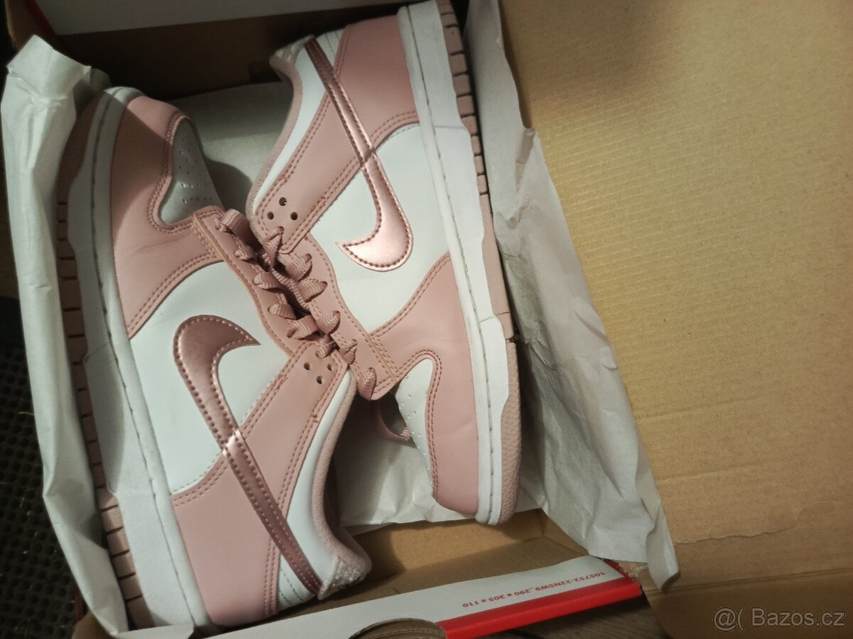 Nike dunk pink glaze