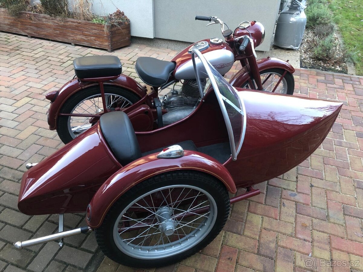 Jawa 250 Pérák - side Tůma
