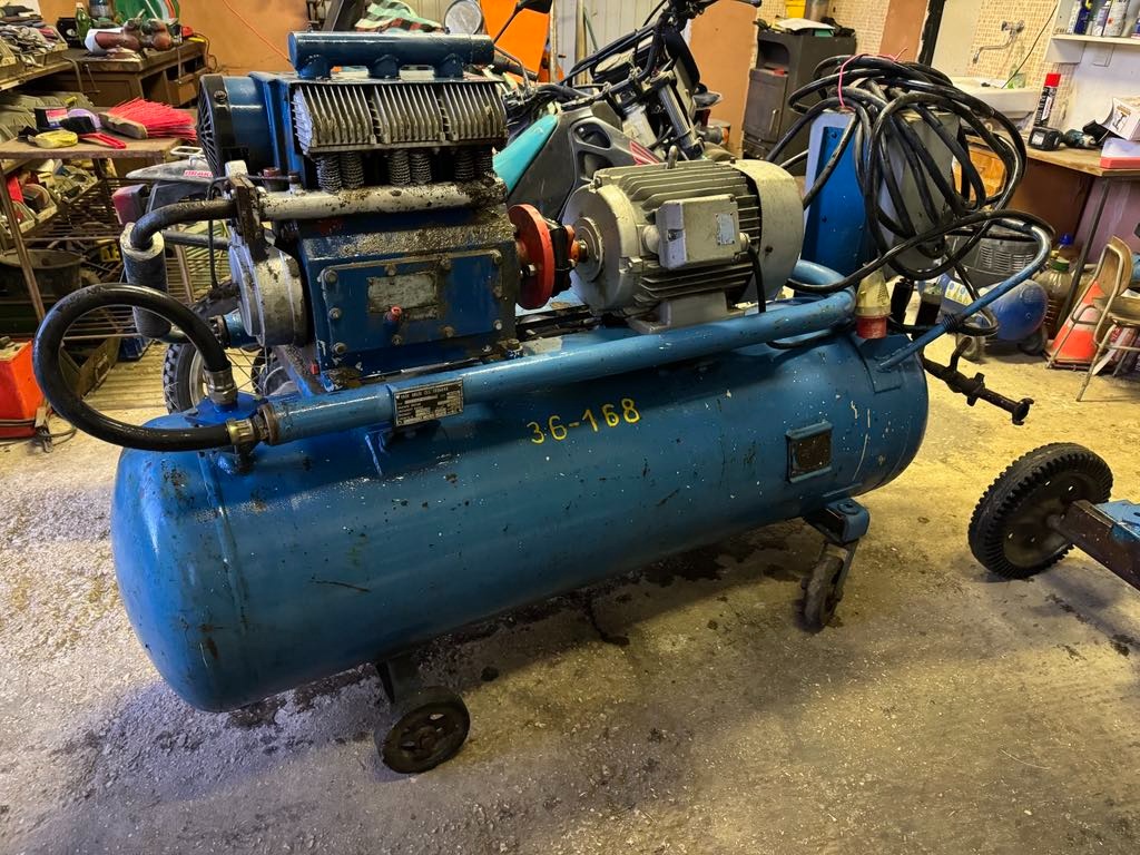 Prodám kompresor orlík, tří válec, motor 7,5 kw