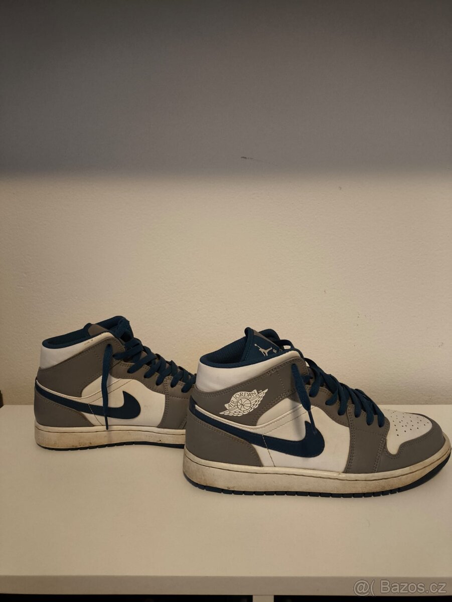 Air Jordan 1 mid True Blue