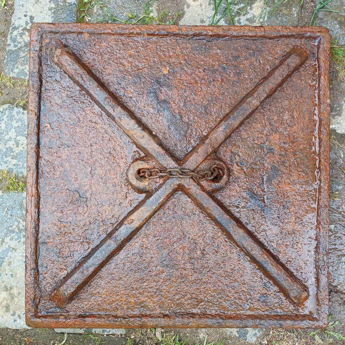 Prodám litinový poklop 60 x 60