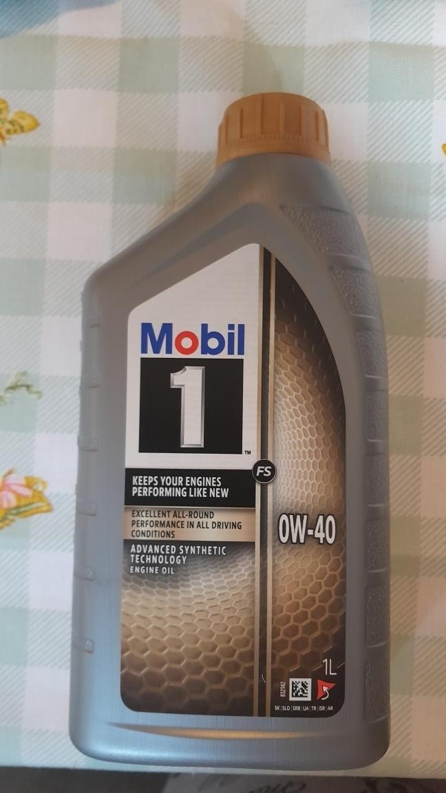Motorový olej značky Mobil 1 0W-40