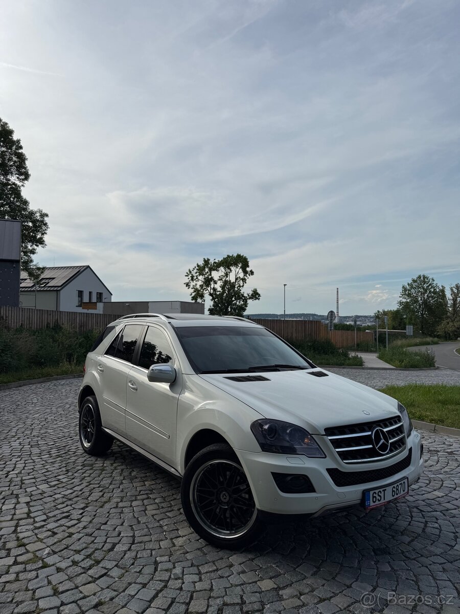 Mercedes-Benz ML320CDI 2010 Rok