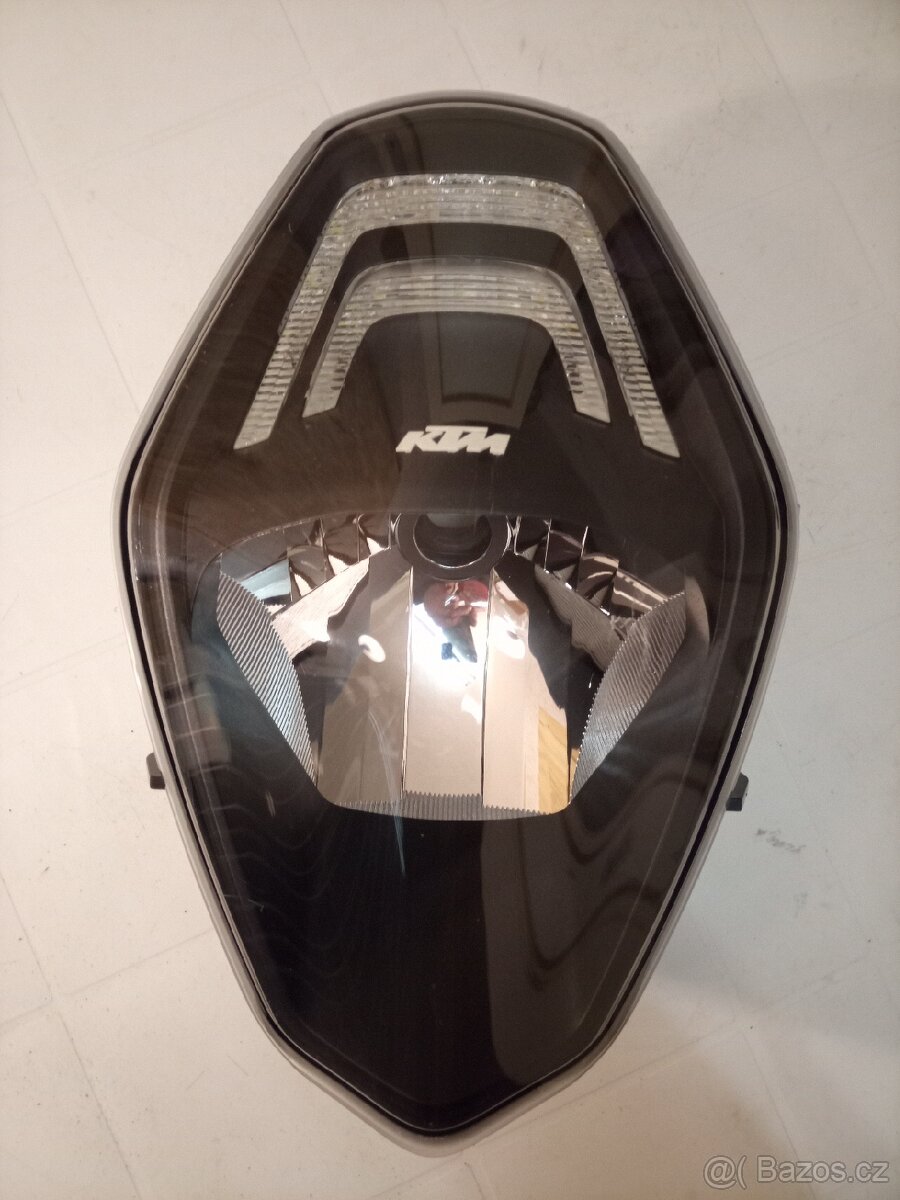 KTM Super Duke 1290 přední světlomet