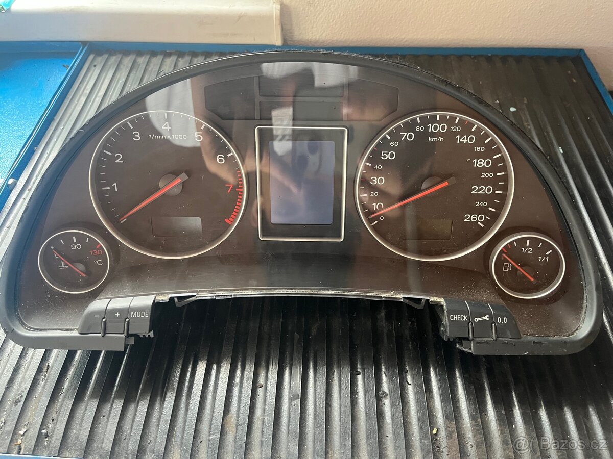 Audi A4 B6 budíky