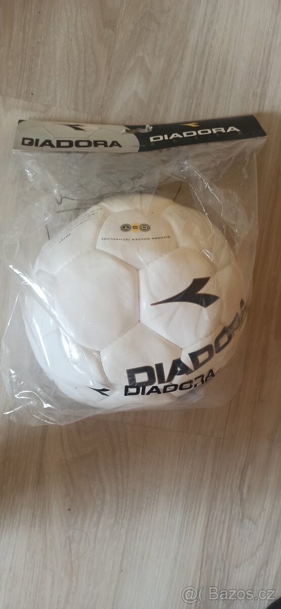 Fotbalový a volejbalový míč Diadora