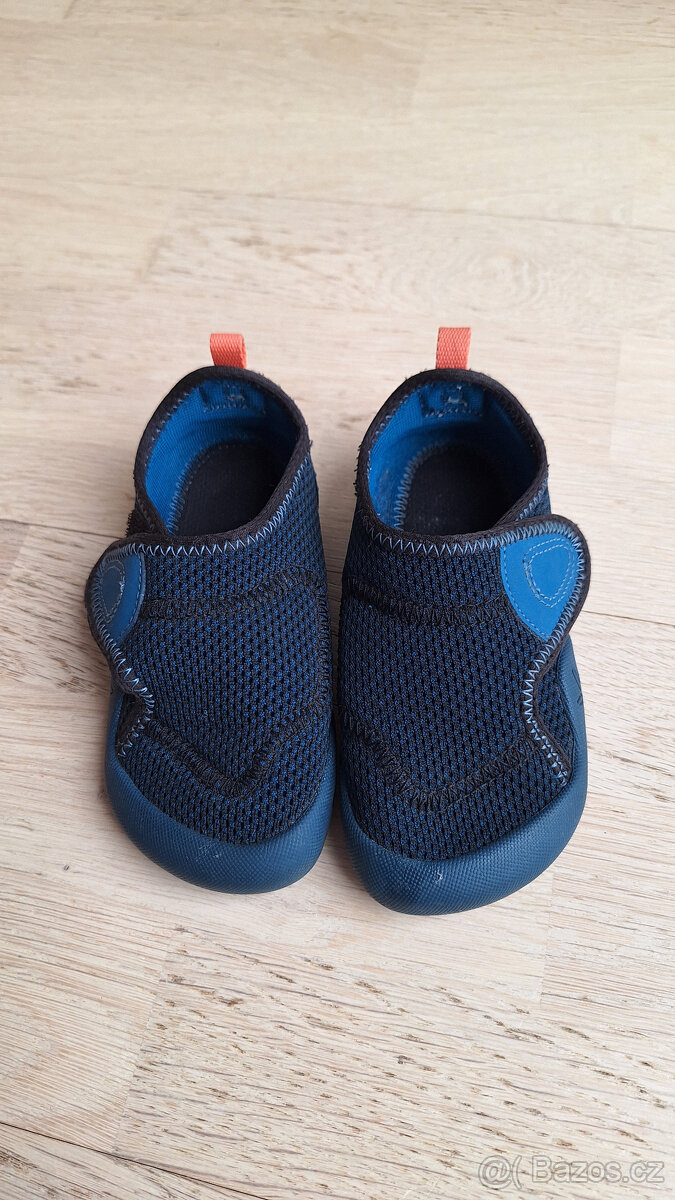 DECATHLON protiskluzové cvičky prodyšné vel.27
