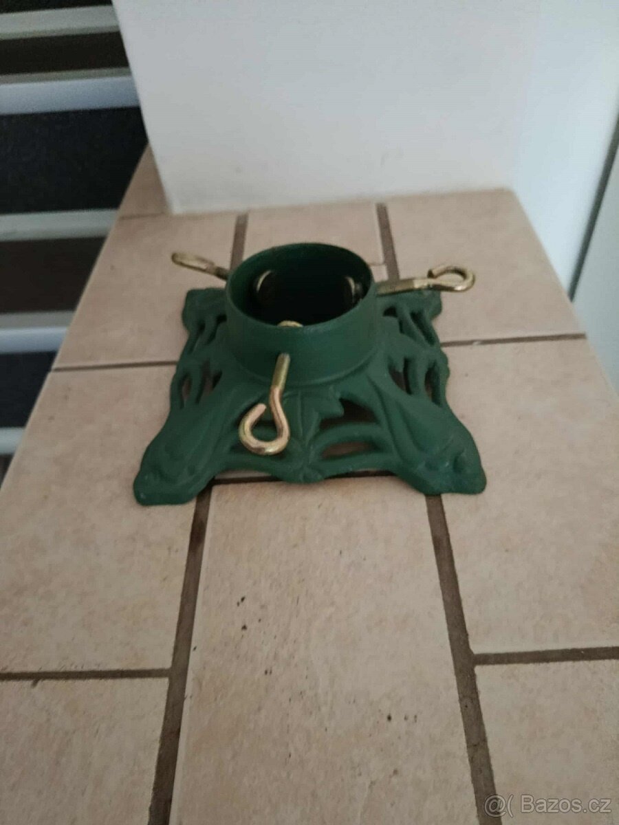 LITINOVÝ STOJÁNEK PRO VÁNOČNÍ STROMEK