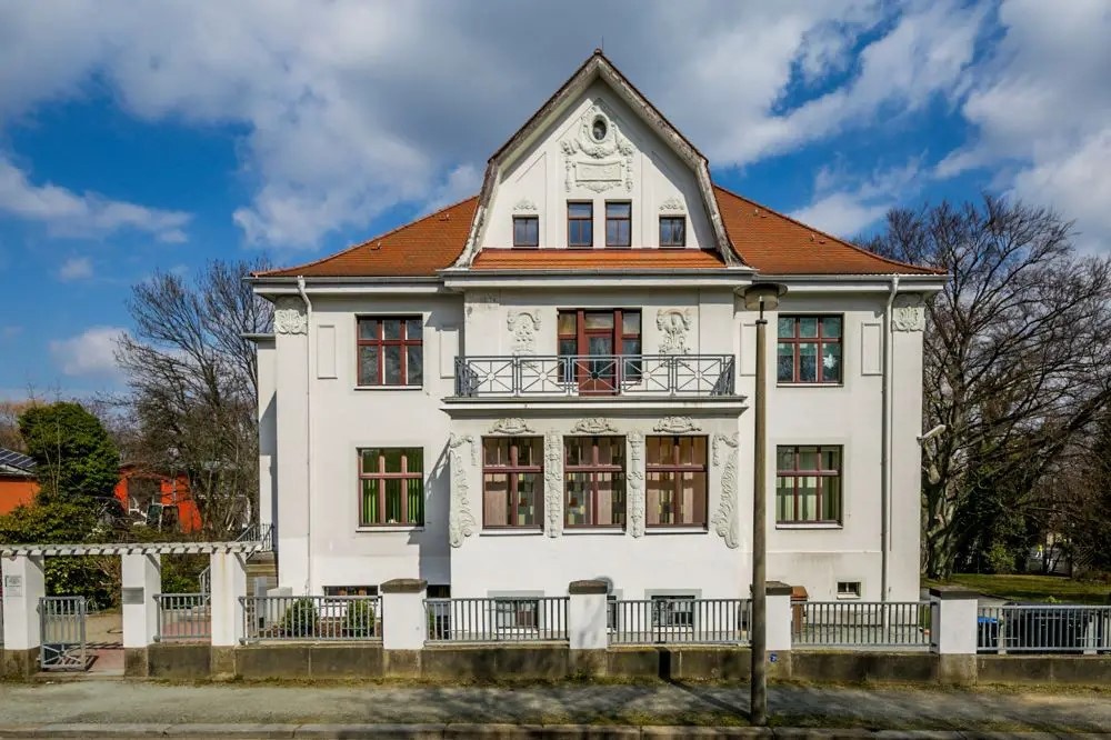 Luxusní historická vila + 11garáží + rybník + 4000m2 zahrada