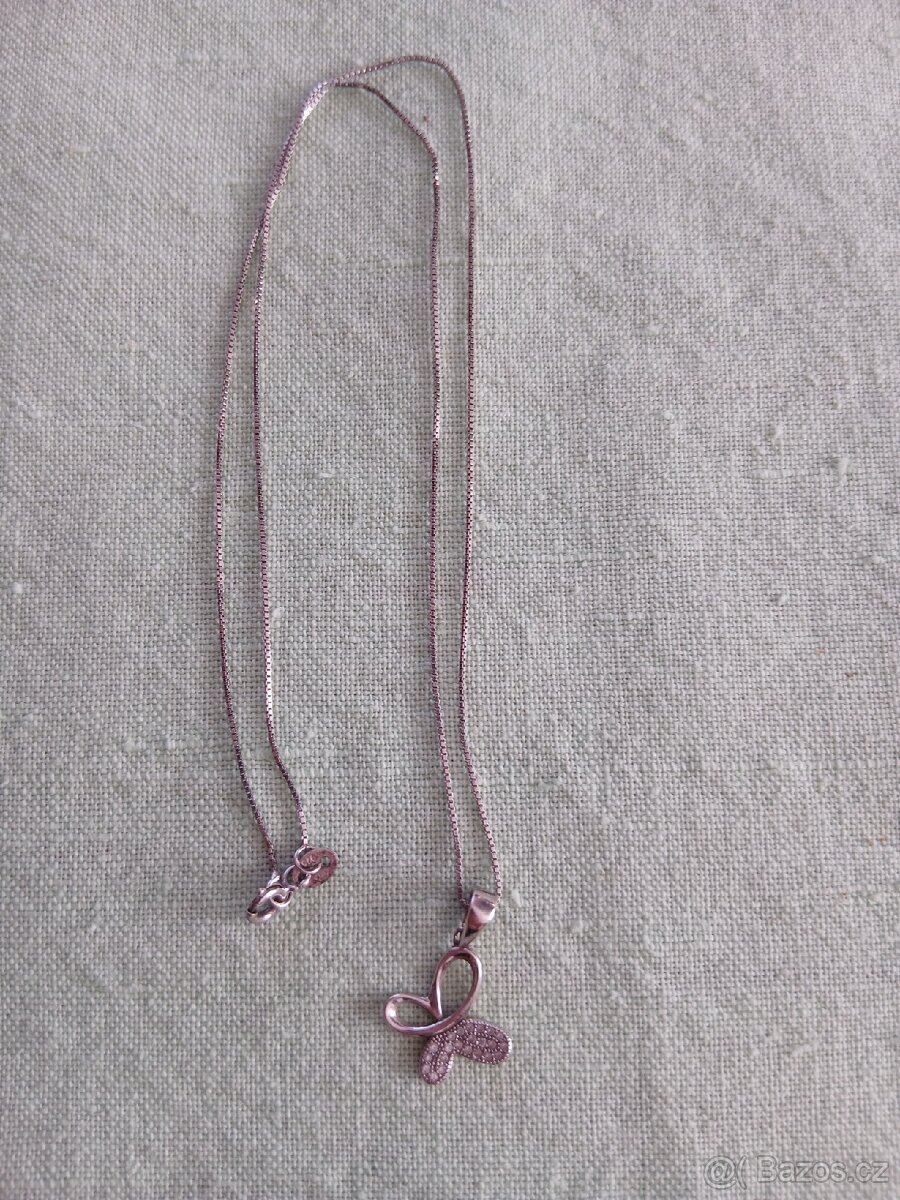 Starý stříbrný šperk