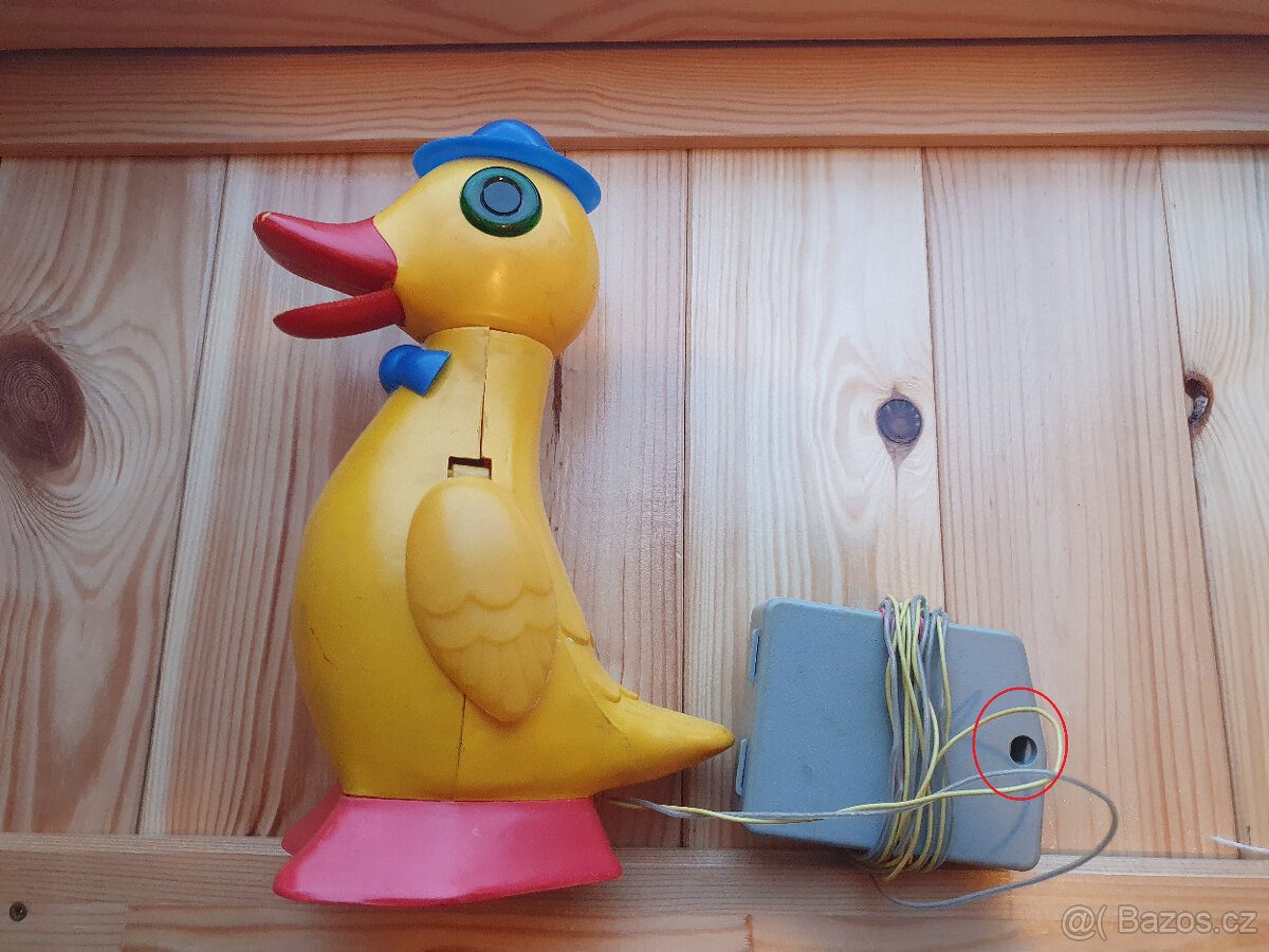Starožitná hračka - kačer na dálkové ovládání - FUNKČNÍ
