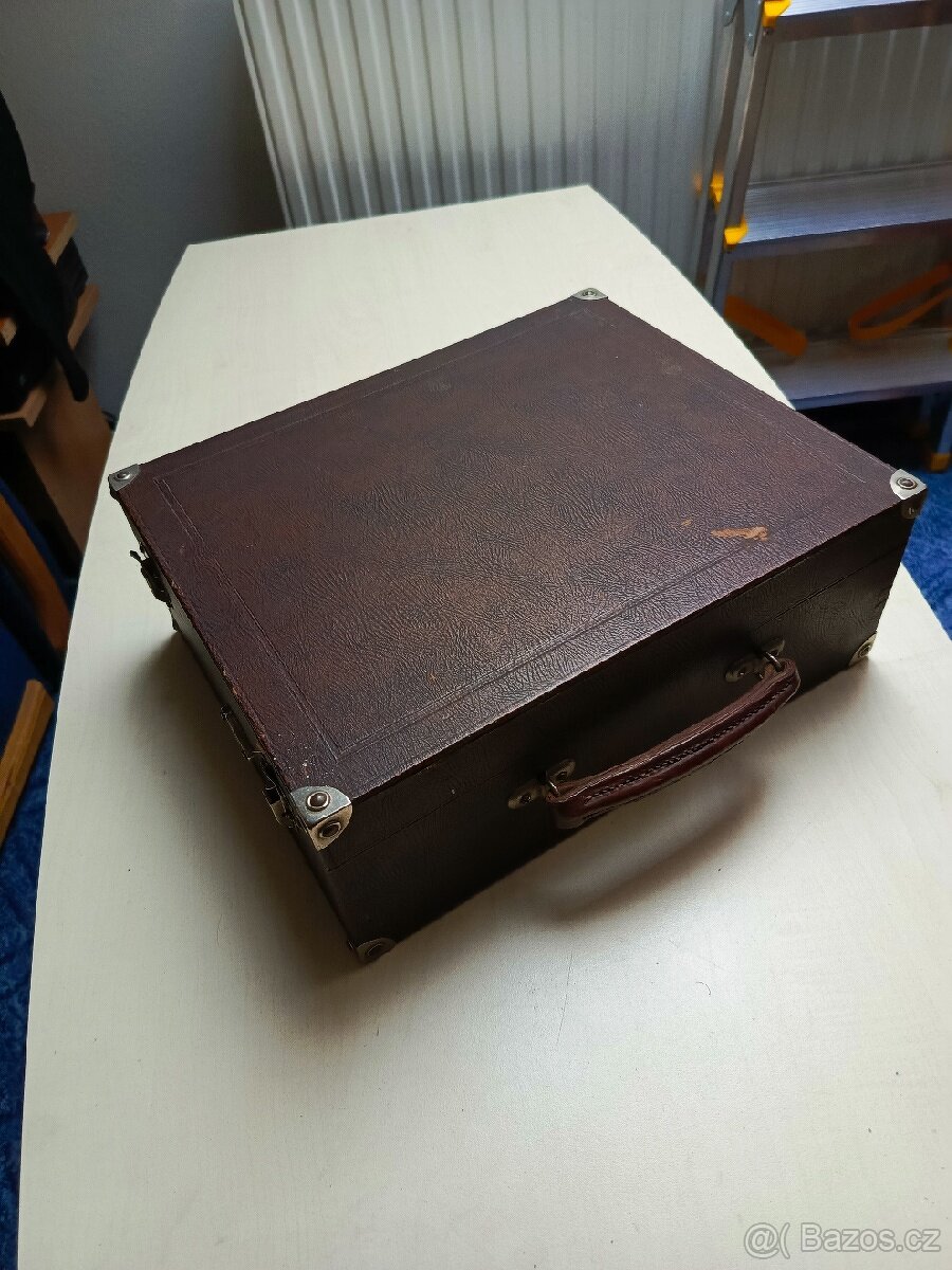 KUFŘÍKOVÝ GRAMOFON NA KLIKU