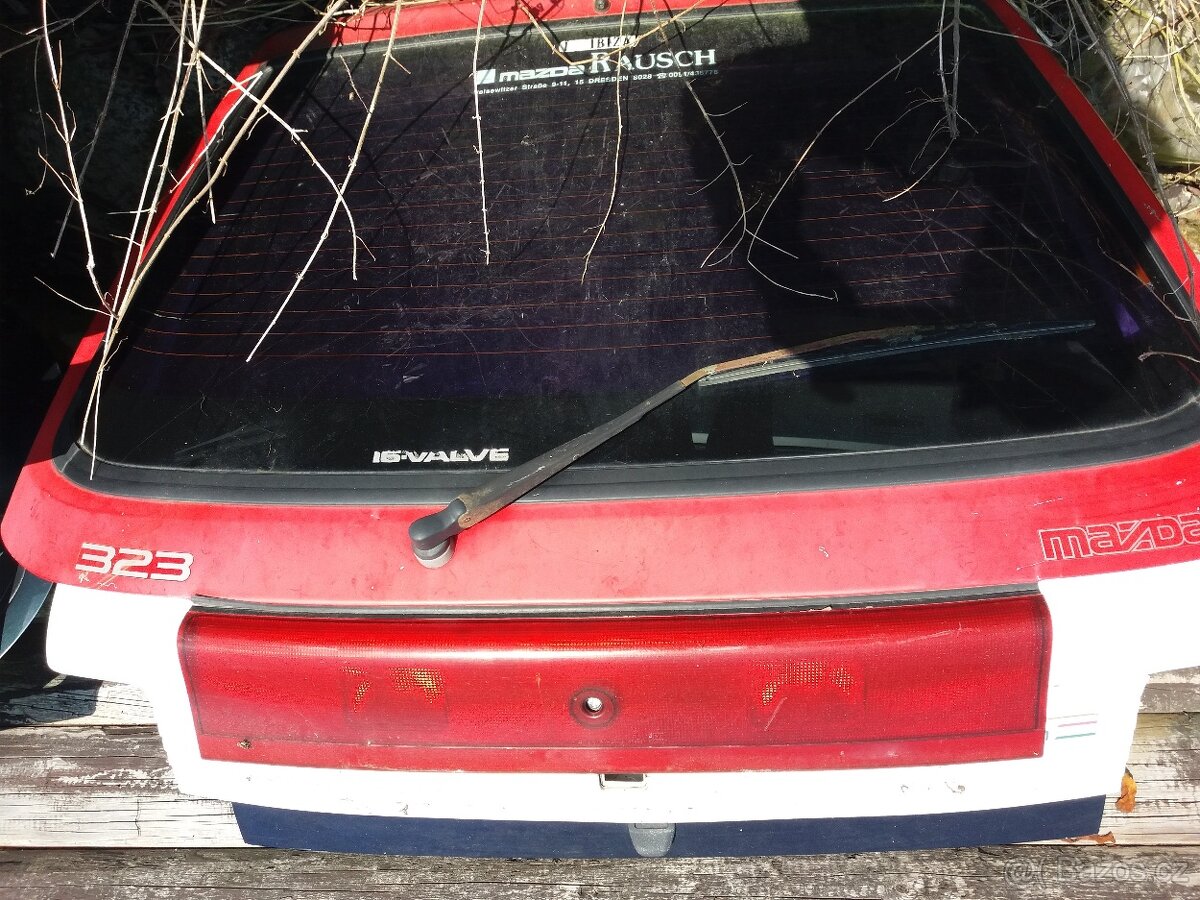 MAZDA 323 r. 1990 - ZADNÍ DVEŘE