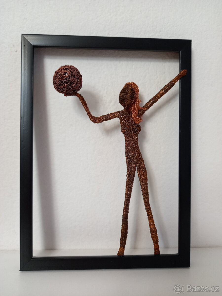 Originální socha/dívka s květinou + 1