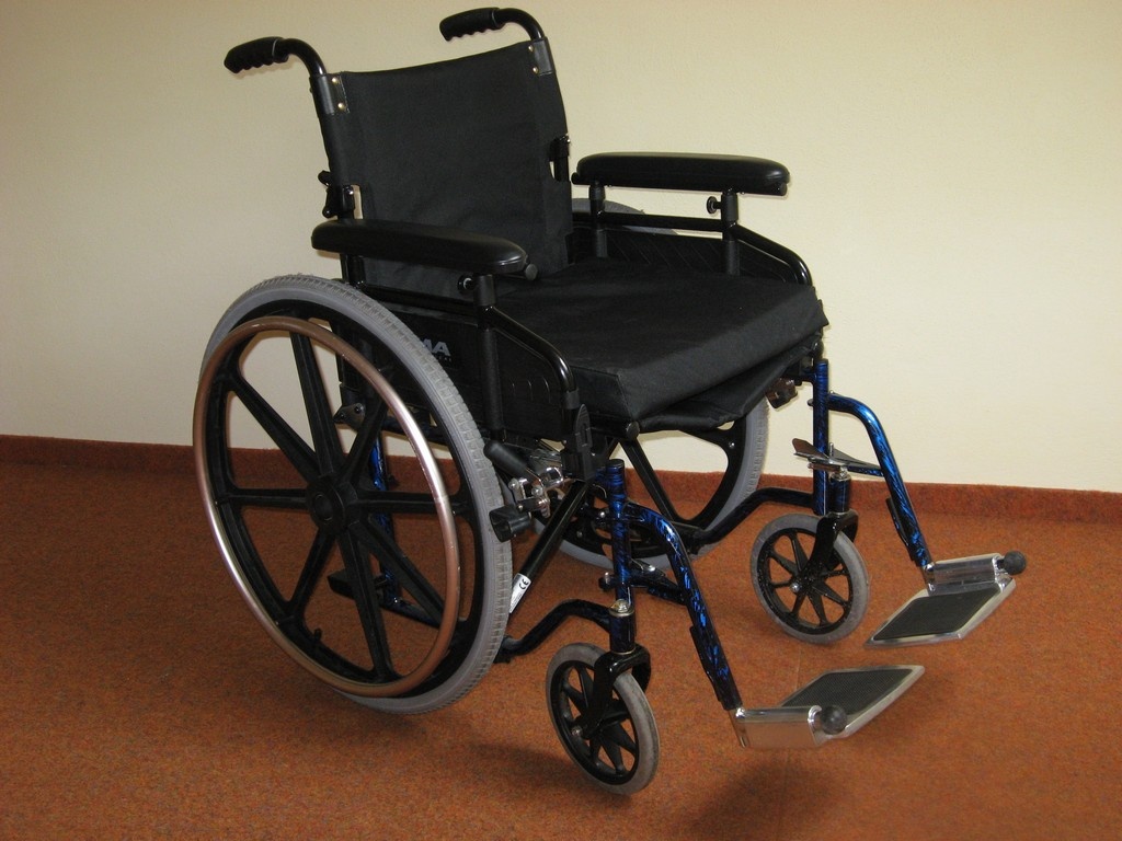 Mechanický invalidní vozík - skládací odlehčený