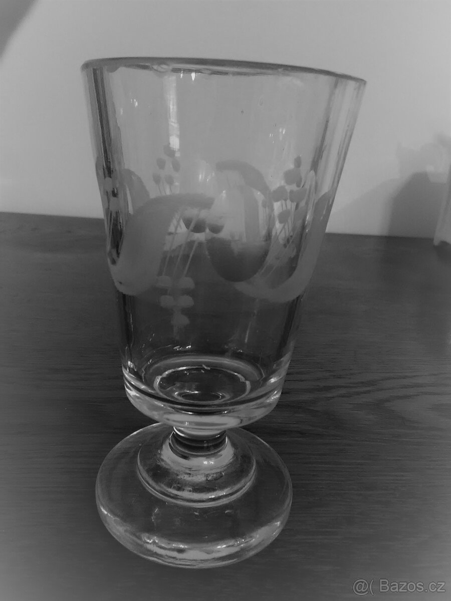 Sklenici/pohár , ručně foukané sklo