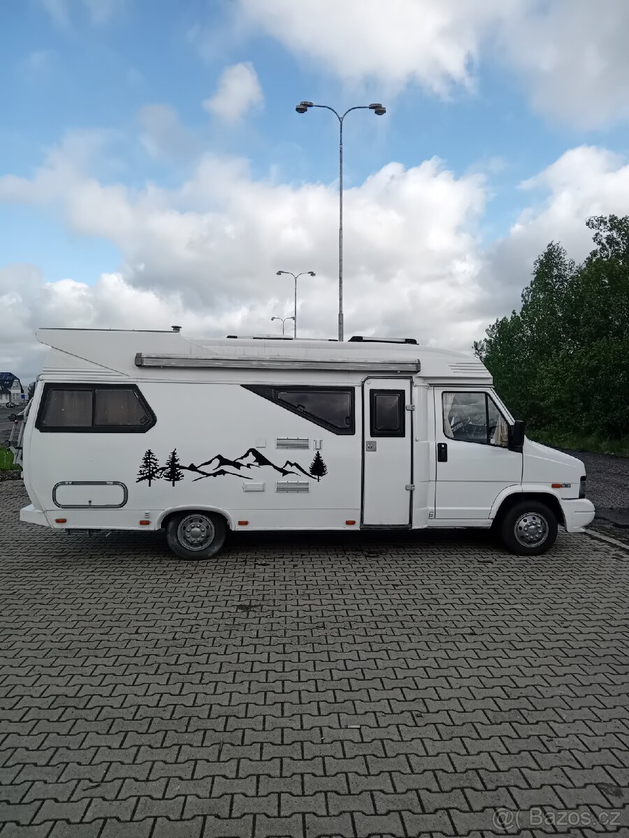 Obytný automobil