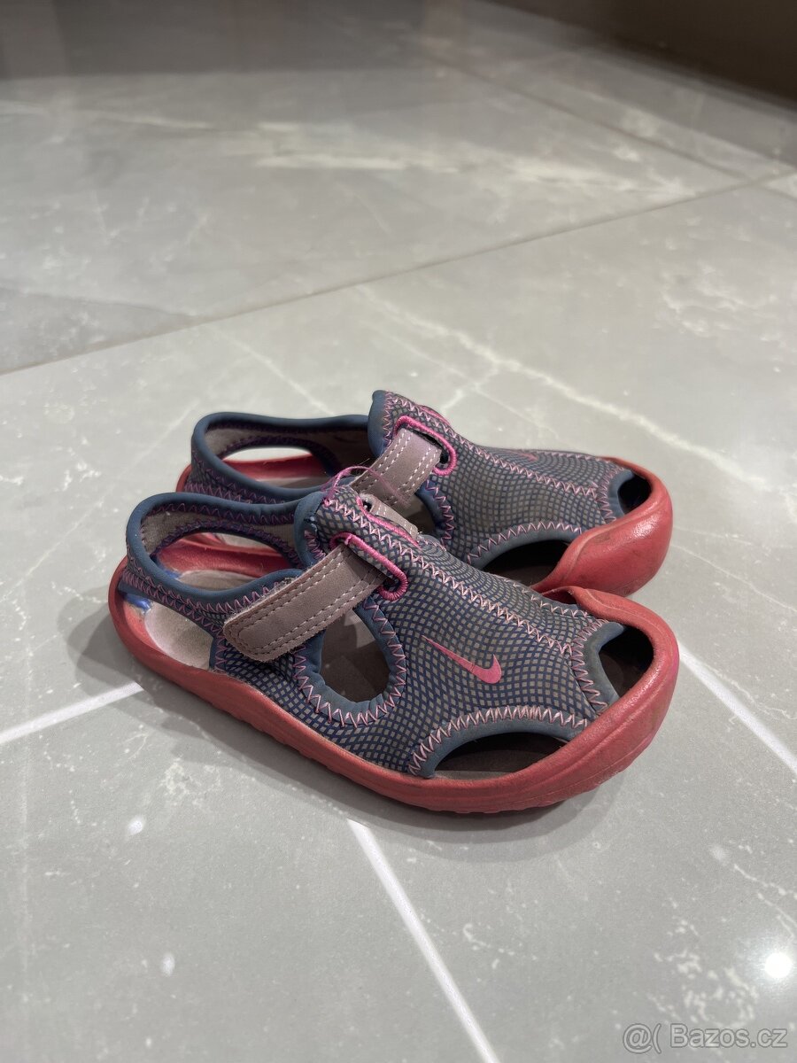 sandálky Nike, velikost 25
