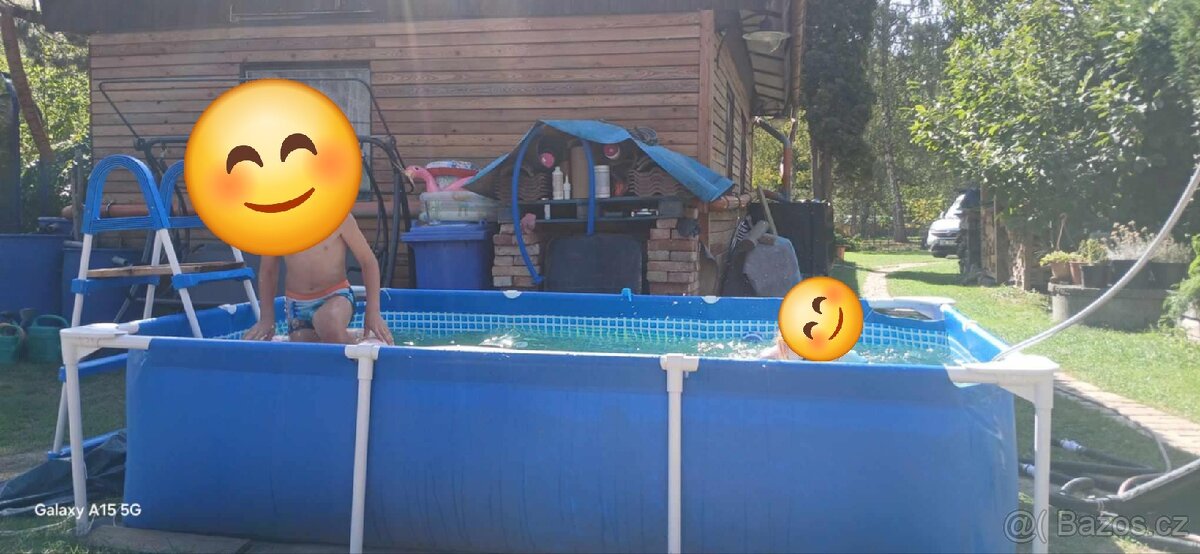 Bazén,písková filtrace,skimmer,sxhůdky,nějaké hadice...