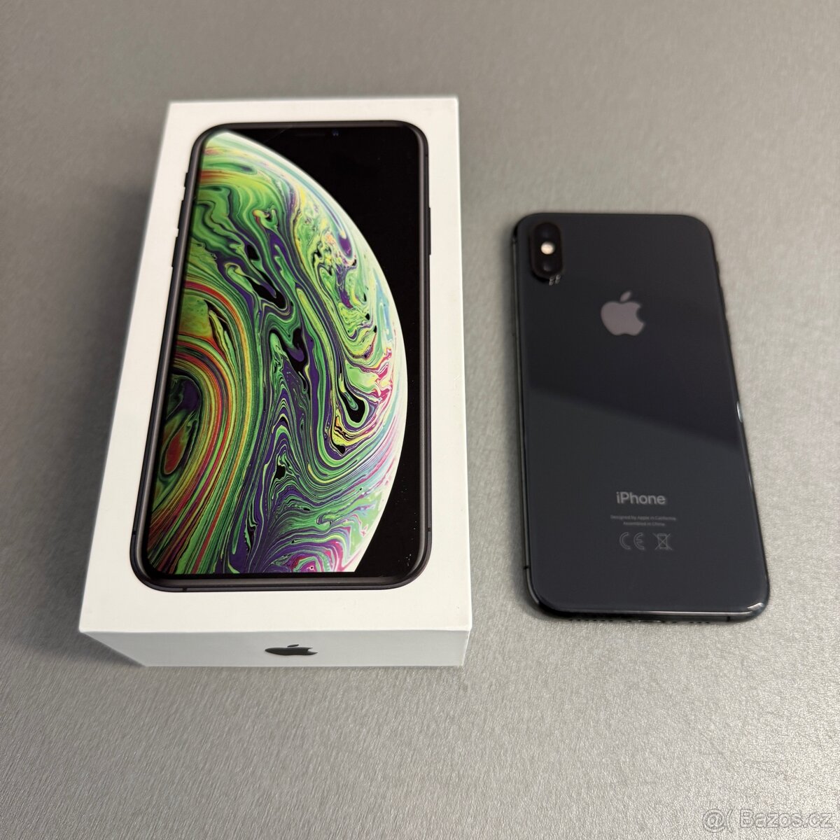 iPhone XS 64GB, bez škrábance, záruka