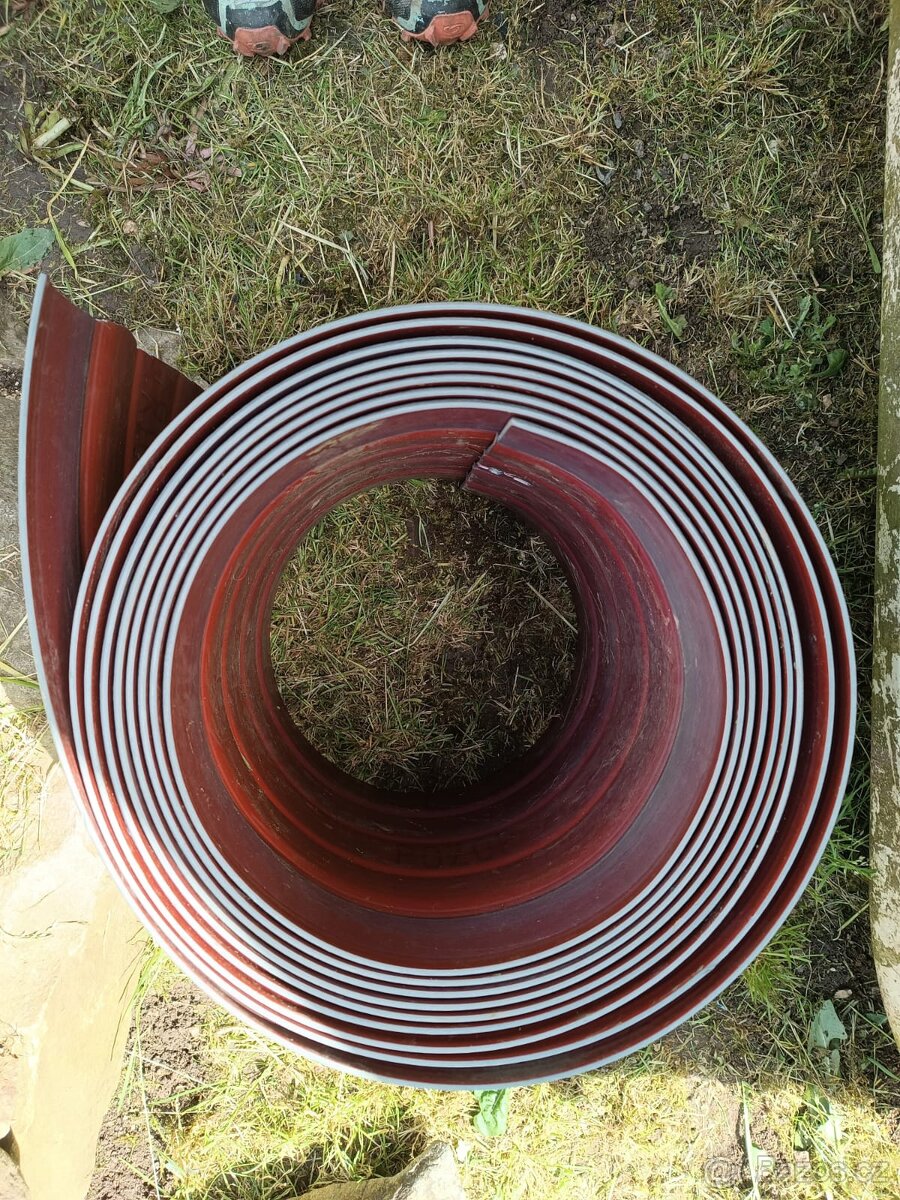Kabelová krycí deska Dekab 300/4