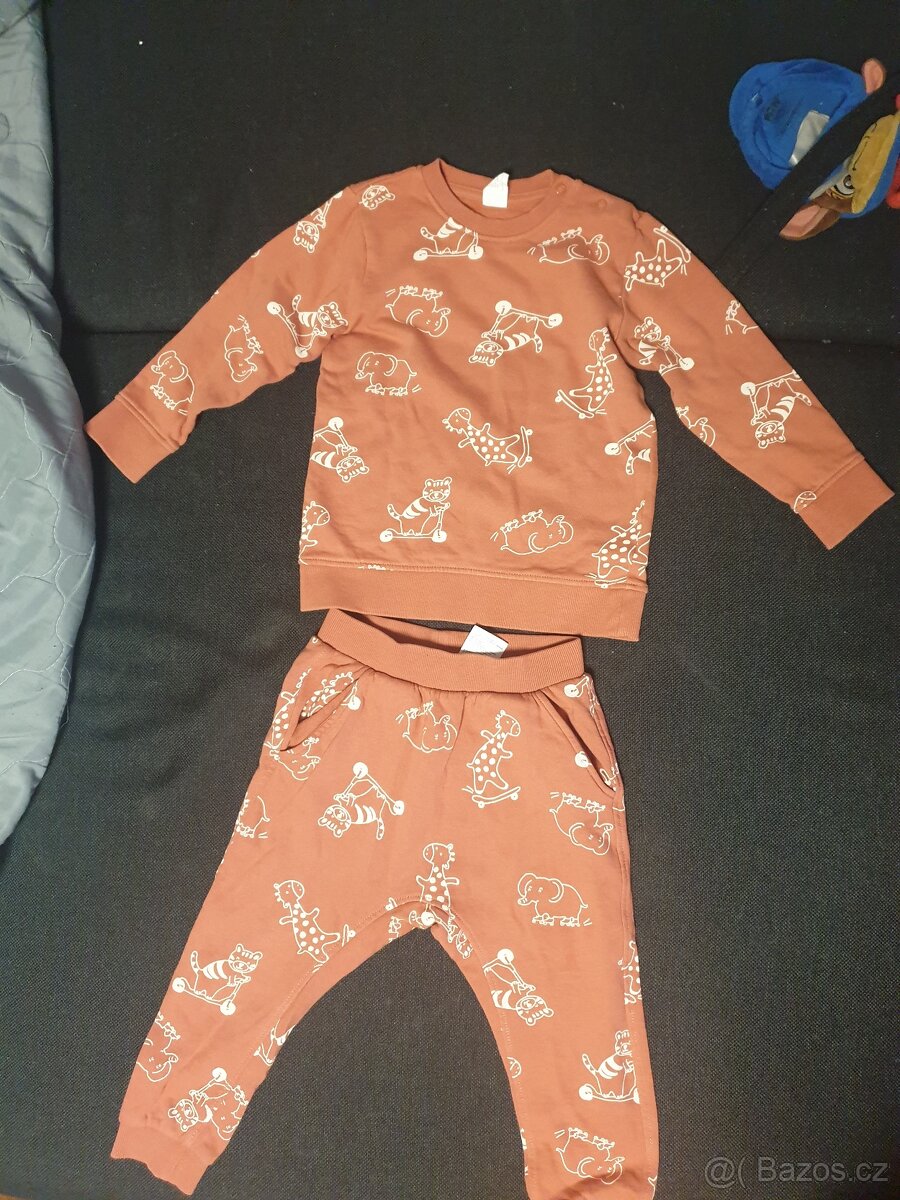 Roztomilá souprava z H&M