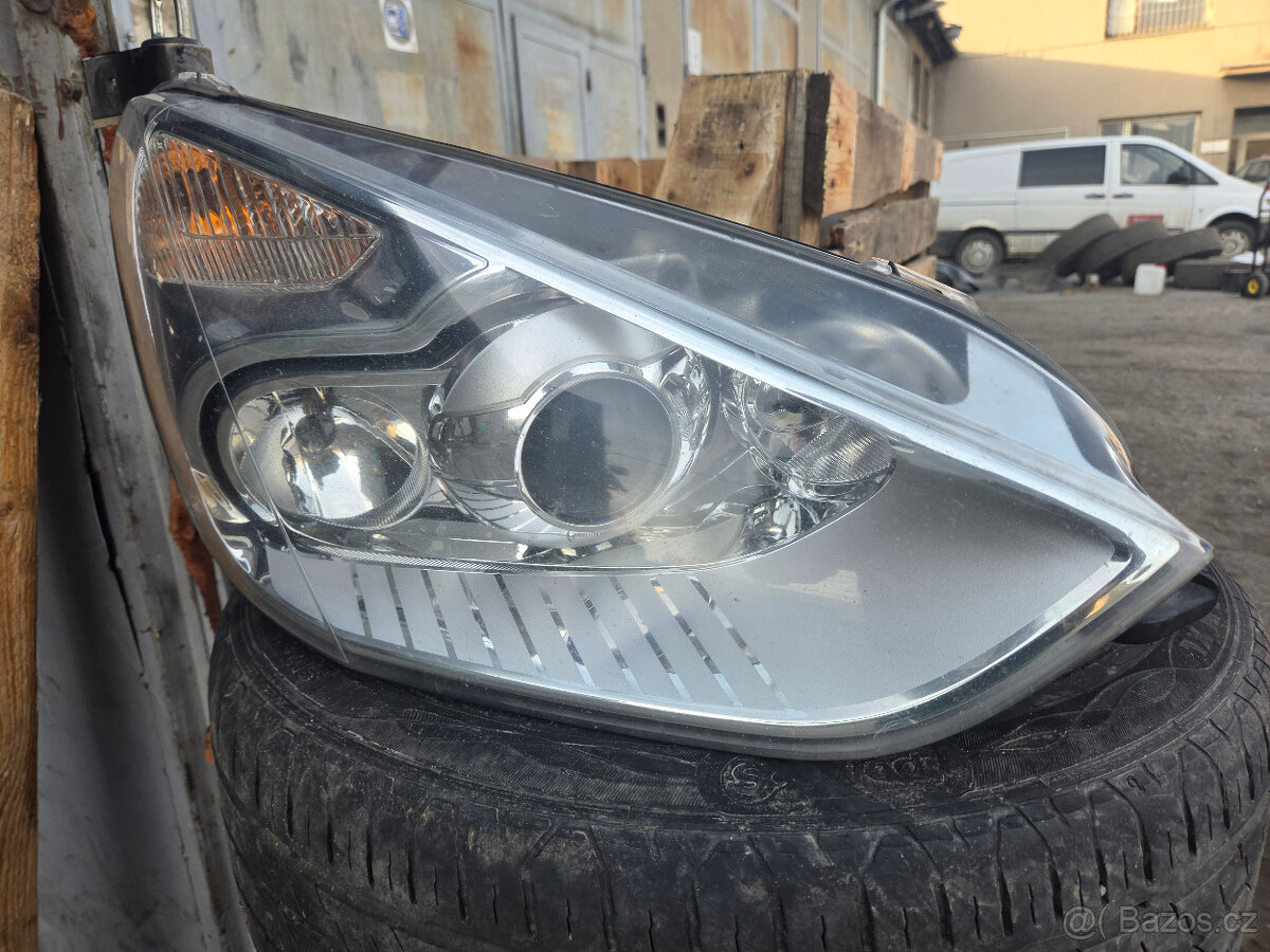 Ford Smax, Galax světlomety xenony