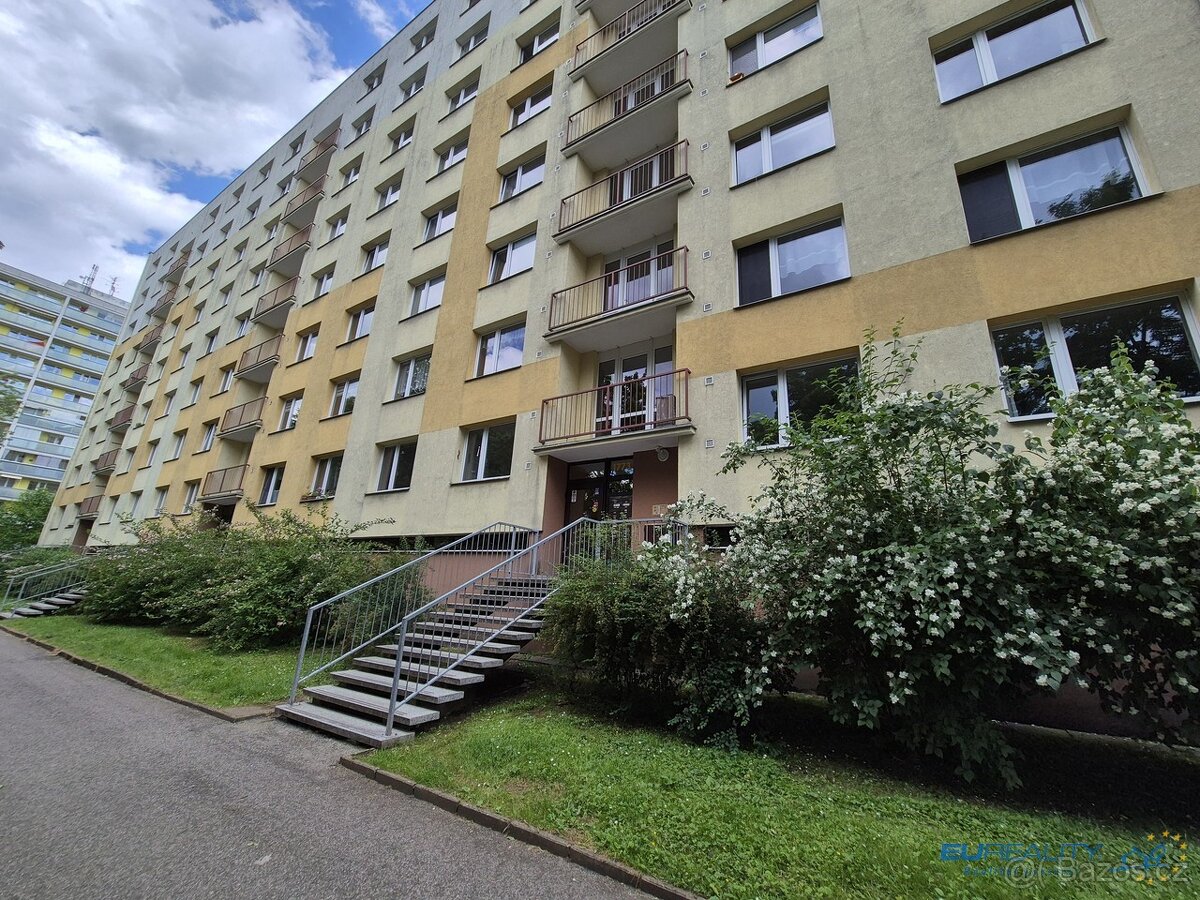 Pronájem panelového bytu 4+1, 79m2, Náchod, Běloveská 1773