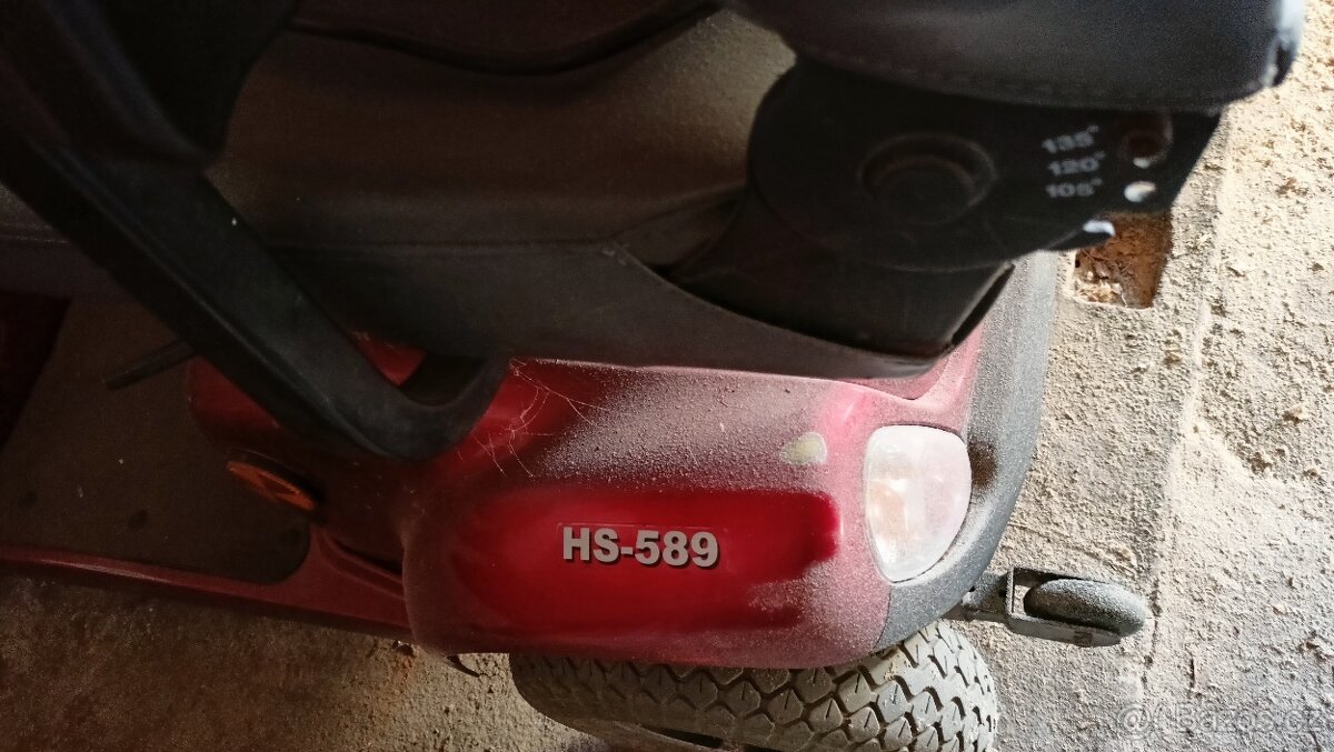 Elektrický vozík pro seniory na náhradní díly nebo opravu