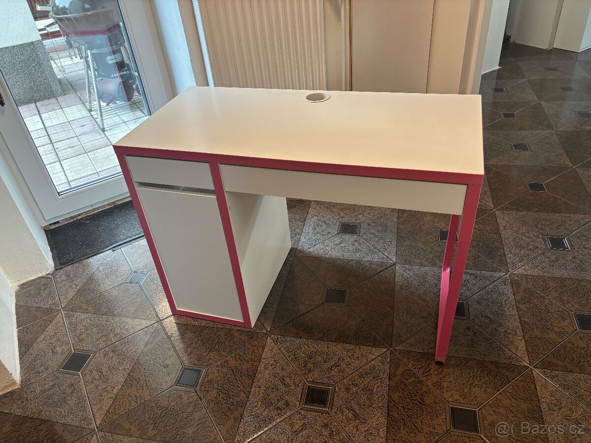 Dětský psací stůl IKEA