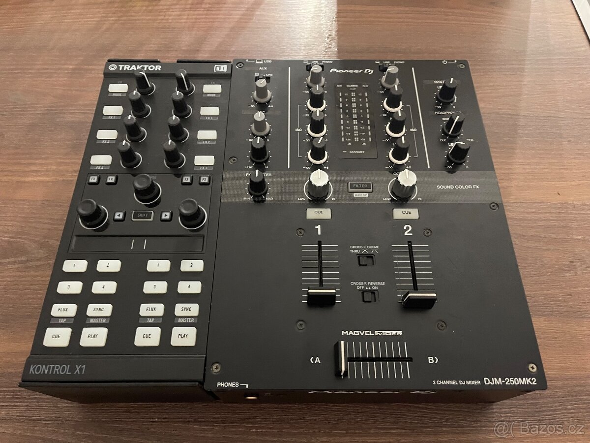 Native instruments traktor x1 MK2 + stojan