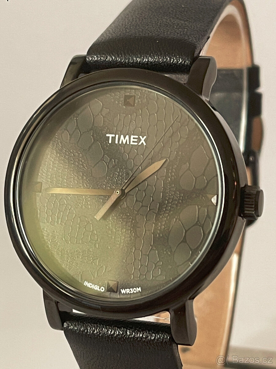 Nové dámské hodinky TIMEX t2p461 mají INDIGLO noční osvětle