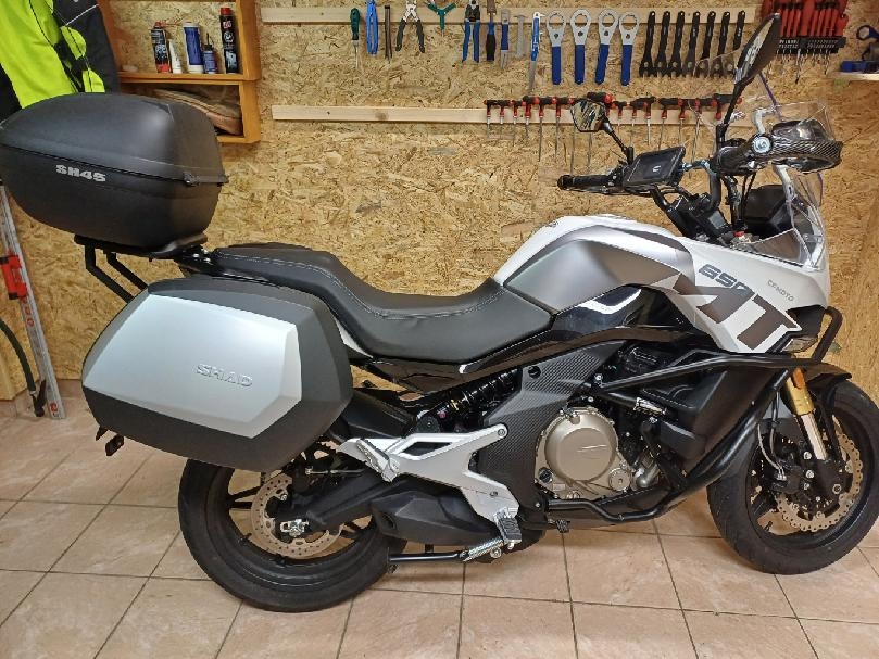 CFMOTO 650 MT Premium 41,5 kw - najeto jen 2700 km