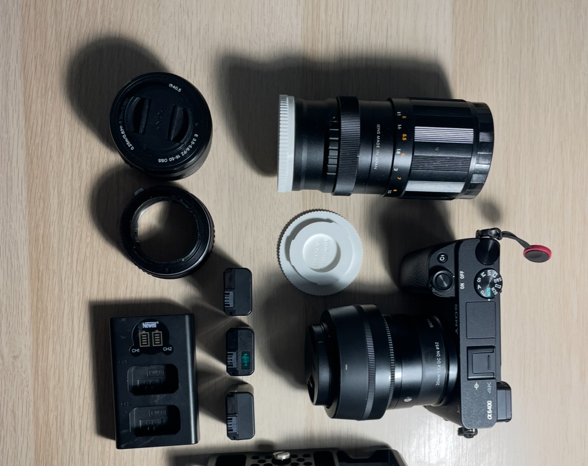 Sony alfa a6400 (na díly) + přislušnství