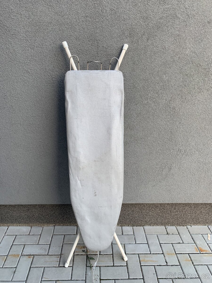 Rezervováno Žehlici prkno se speciálním povlakem