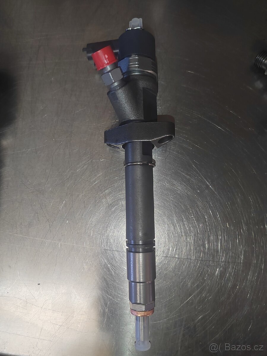 Nový vstřikovač vstřik 2.5dci 0445110265