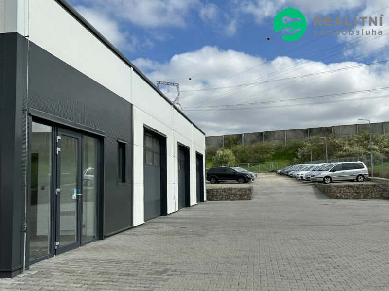 Novostavba haly, pozemek 3000m2, 8km od Brna, u D1