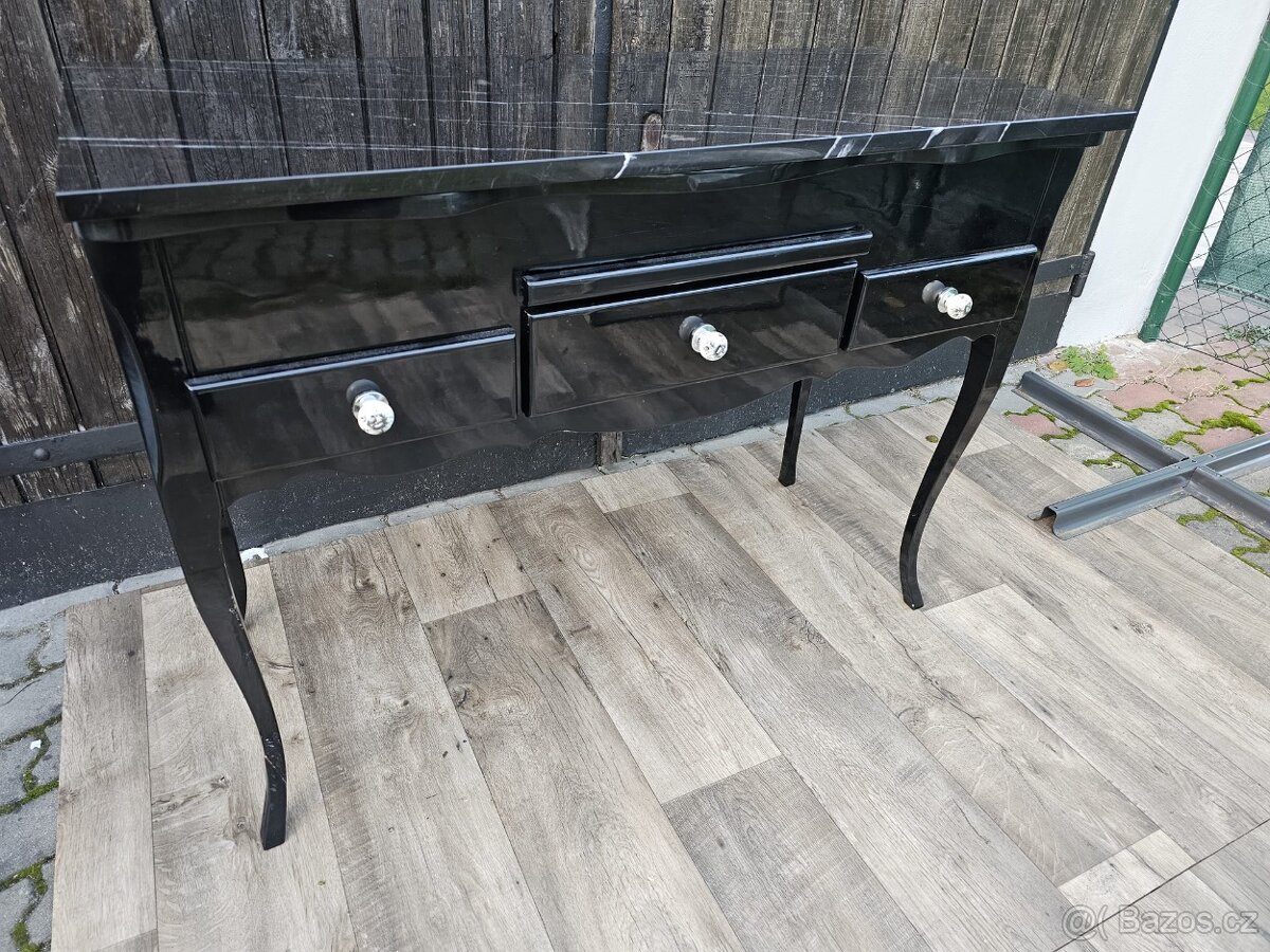 Konzolový / toaletní stolek