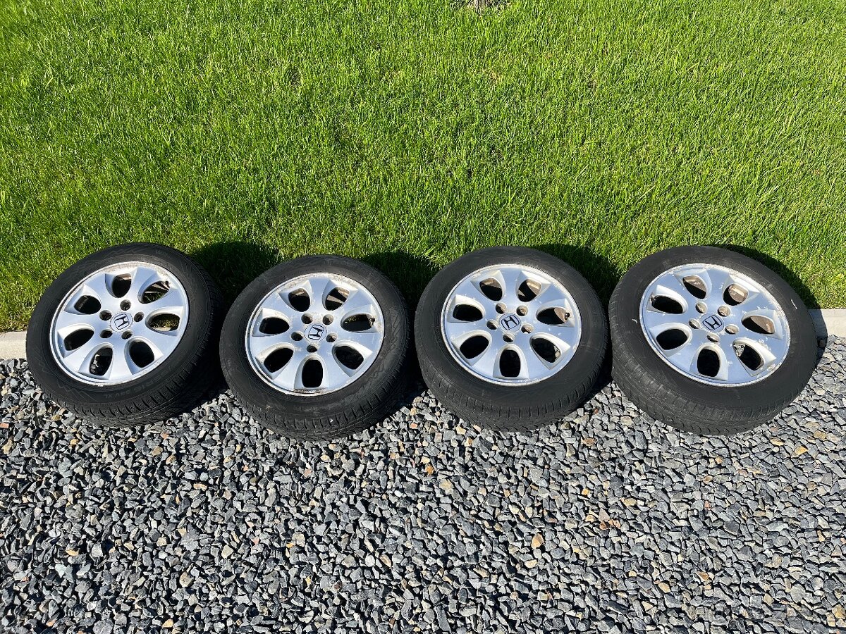 Alu kola 5x114,3 s pneu Nokian 205/55 R16