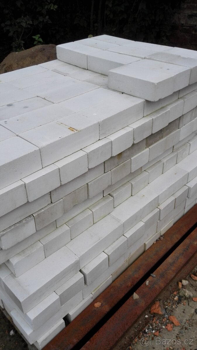 Cihly bílé