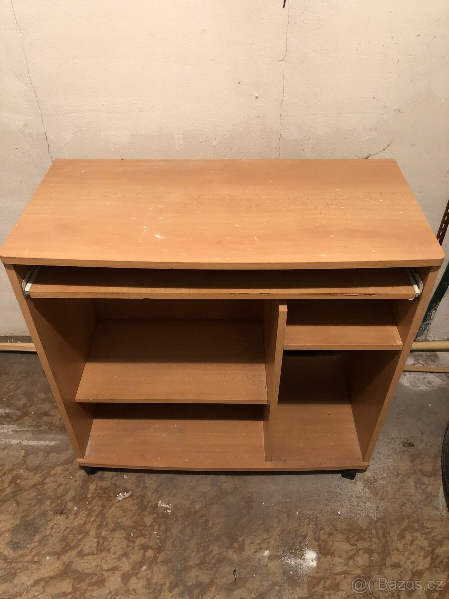 stůl pod pc