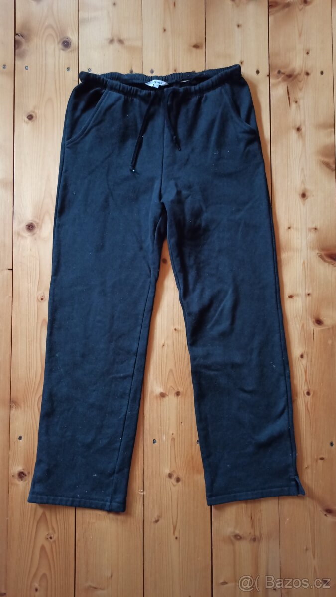 Tepláky vel. 158, zn. Papaya