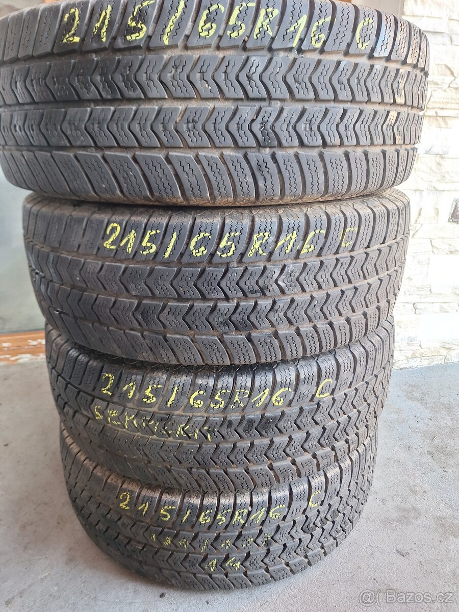 Prodám celoroční pneu 215/65/16 C Semperit
